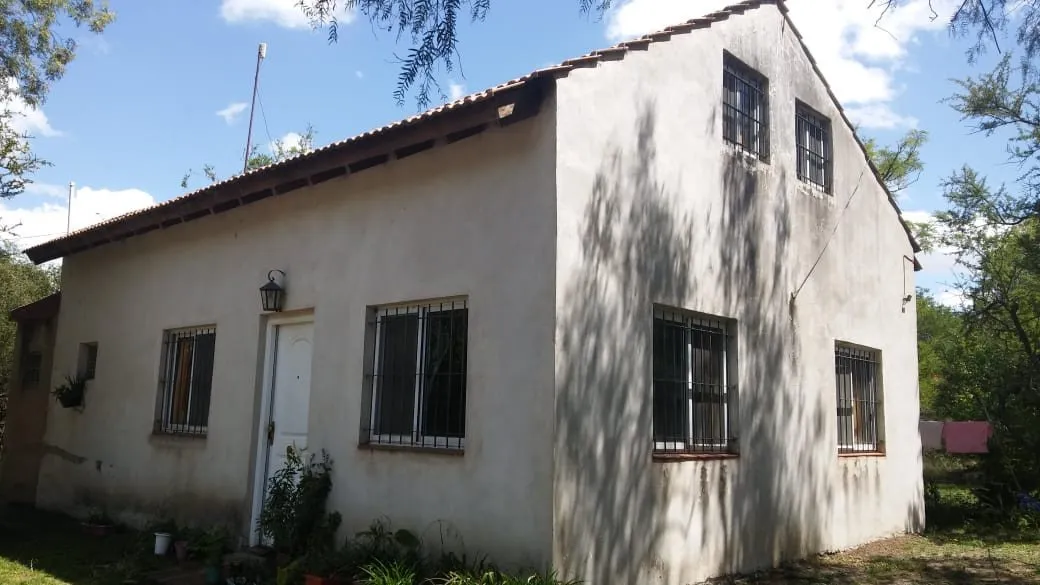 casa-venta-piedra-blanca-abajo-merlo-casa-120-m2-en-terreno