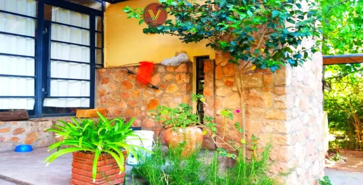 Complejo Hotelero de 560 m2 5 cabañas construidas en La Paz Loma Bola